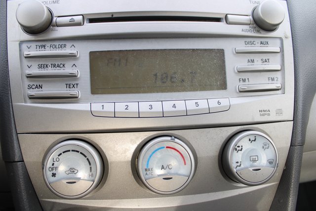 Used 2010 Toyota Camry LE image 21