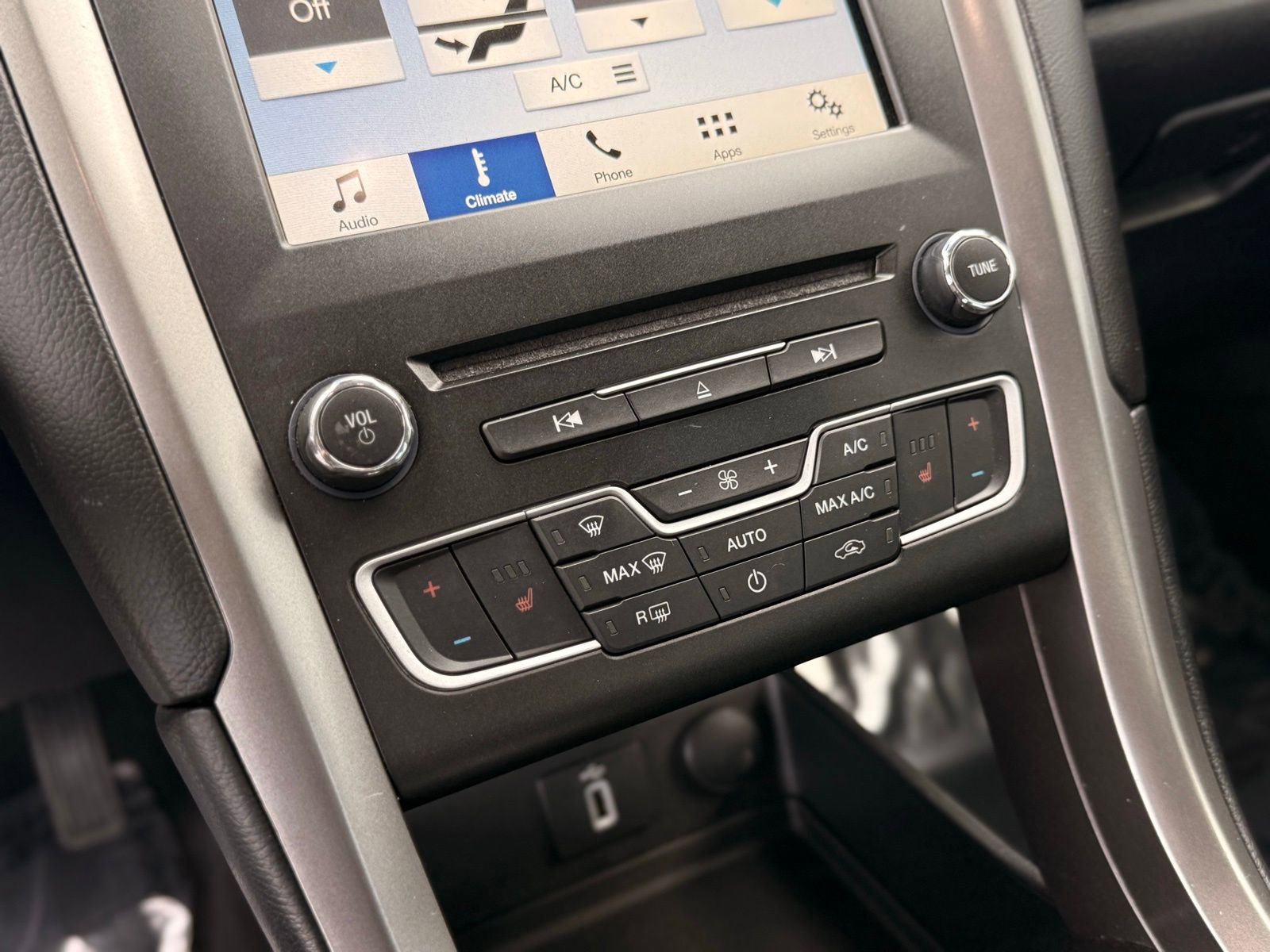 Used 2017 Ford Fusion SE w/ Equipment Group 602A FWD image 32