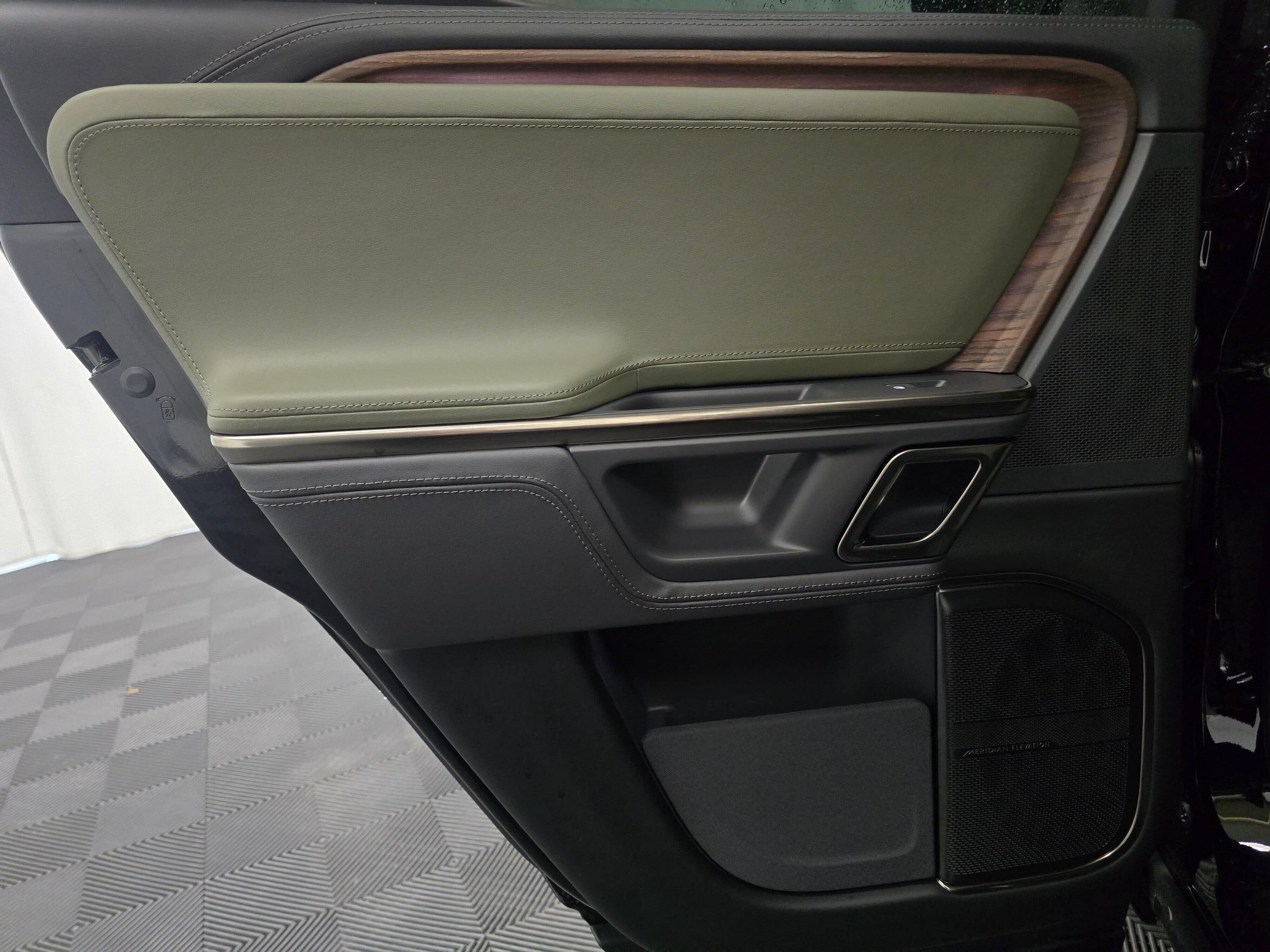 Used 2022 Rivian R1T Adventure AWD/4WD image 19