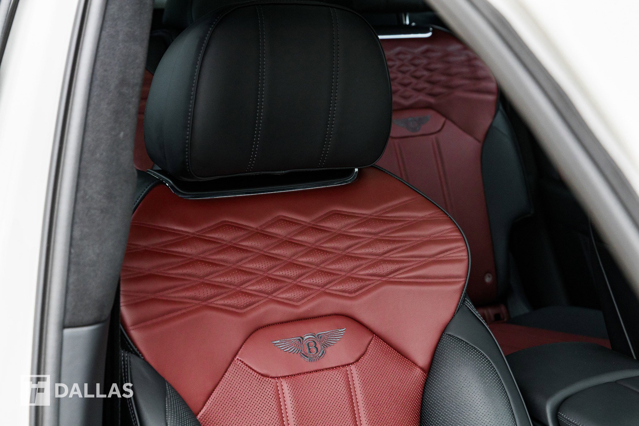 Used 2025 Bentley Bentayga image 38