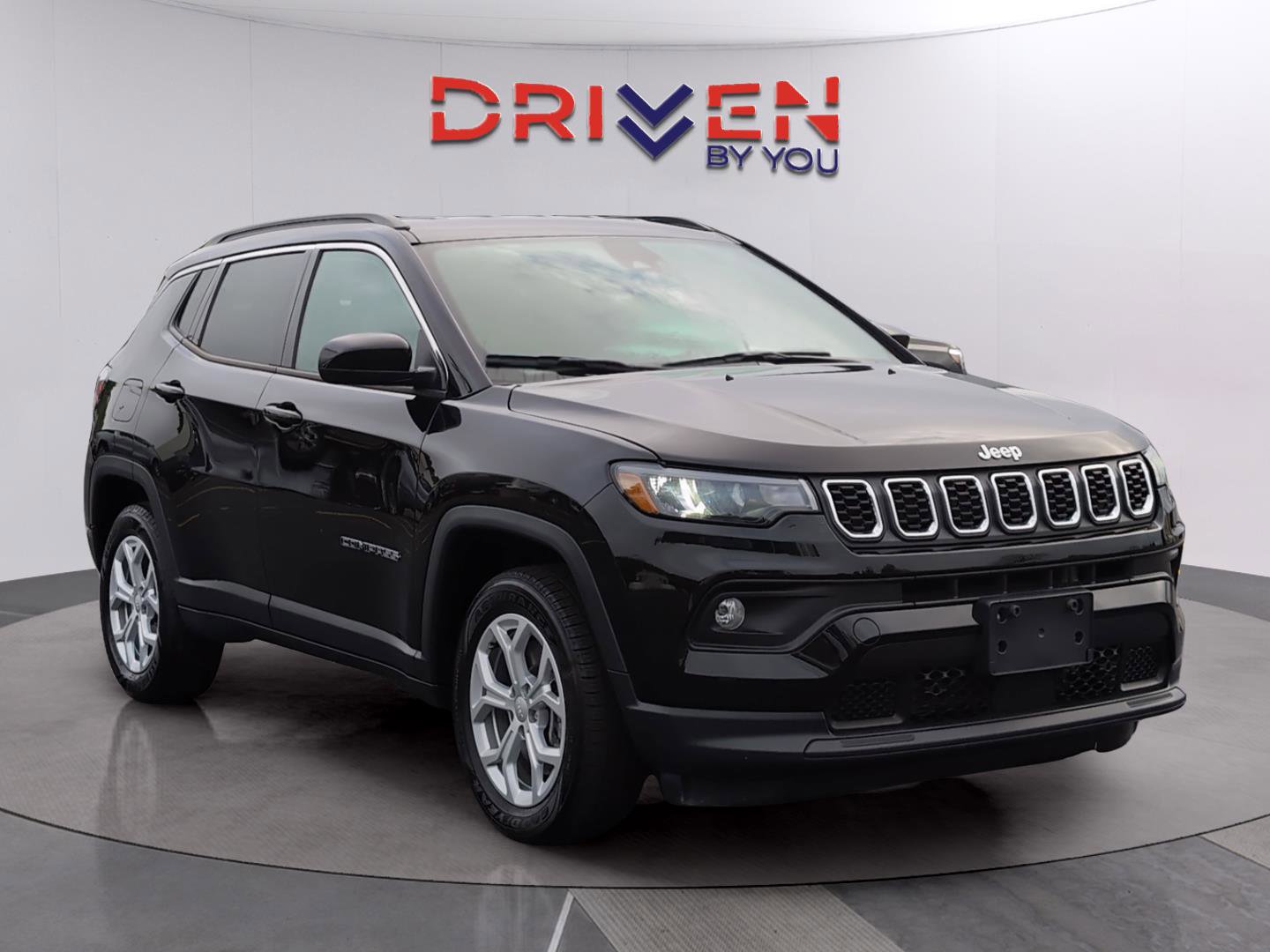 Used 2024 Jeep Compass Latitude AWD/4WD image 7