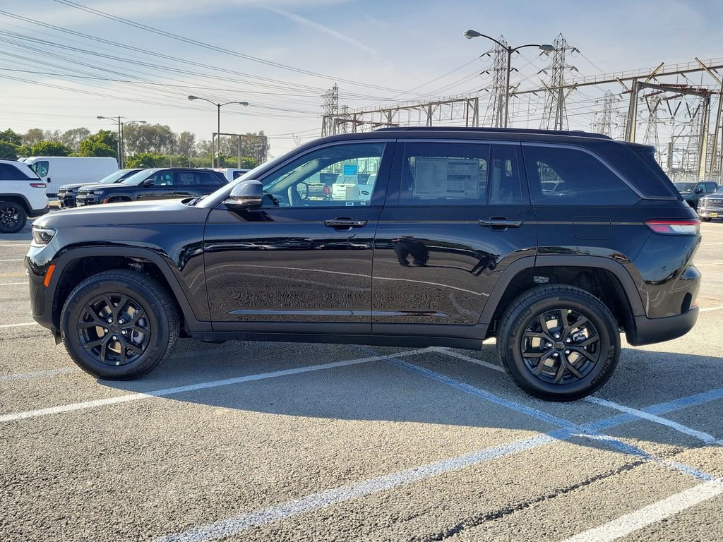 New 2026 Jeep Grand Cherokee Altitude AWD/4WD image 24