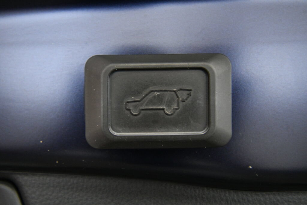 Used 2023 Toyota RAV4 SE w/ Weather & Moonroof Package AWD/4WD image 24