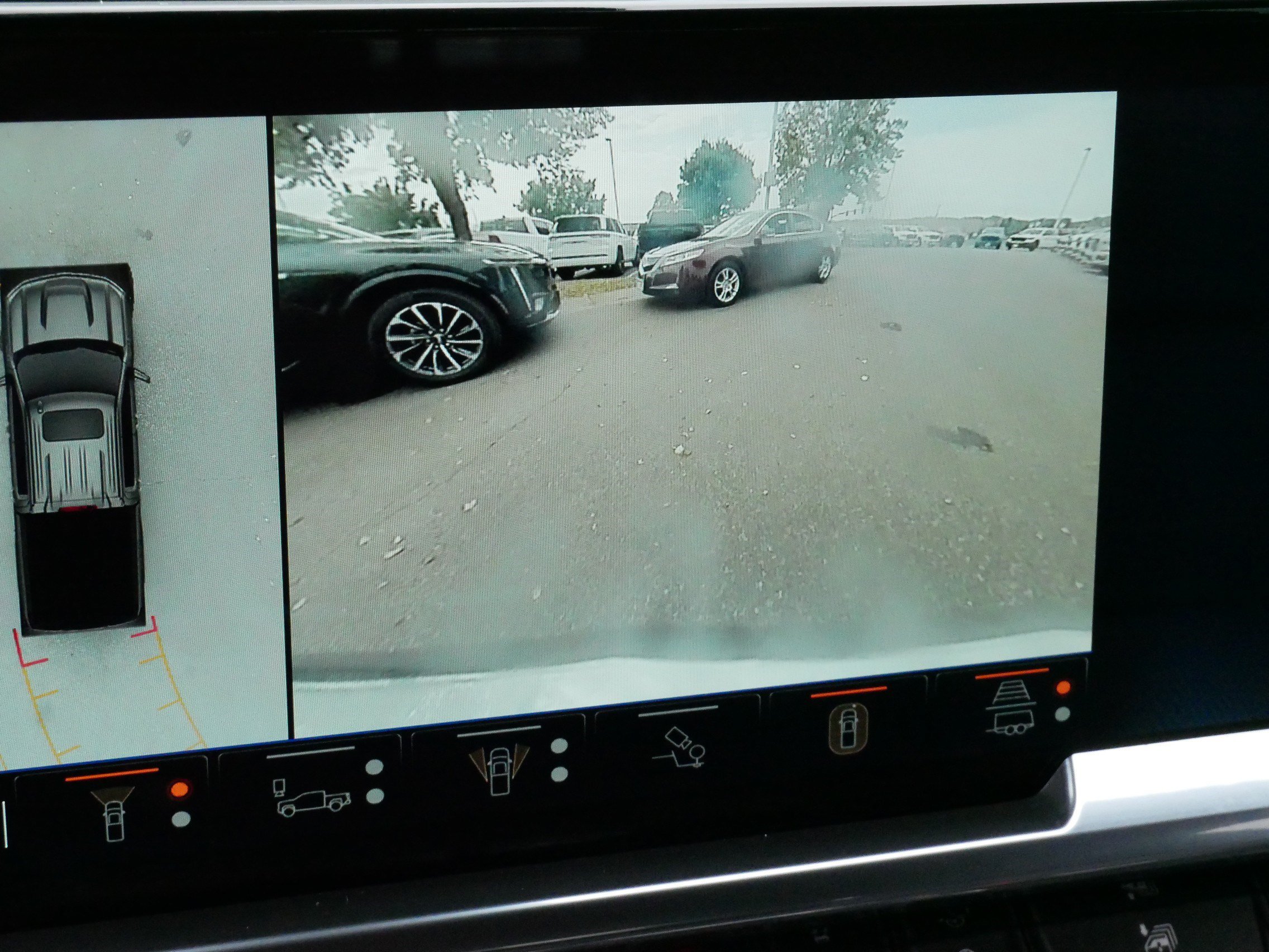 Used 2024 Chevrolet Silverado 1500 LTZ AWD/4WD image 31