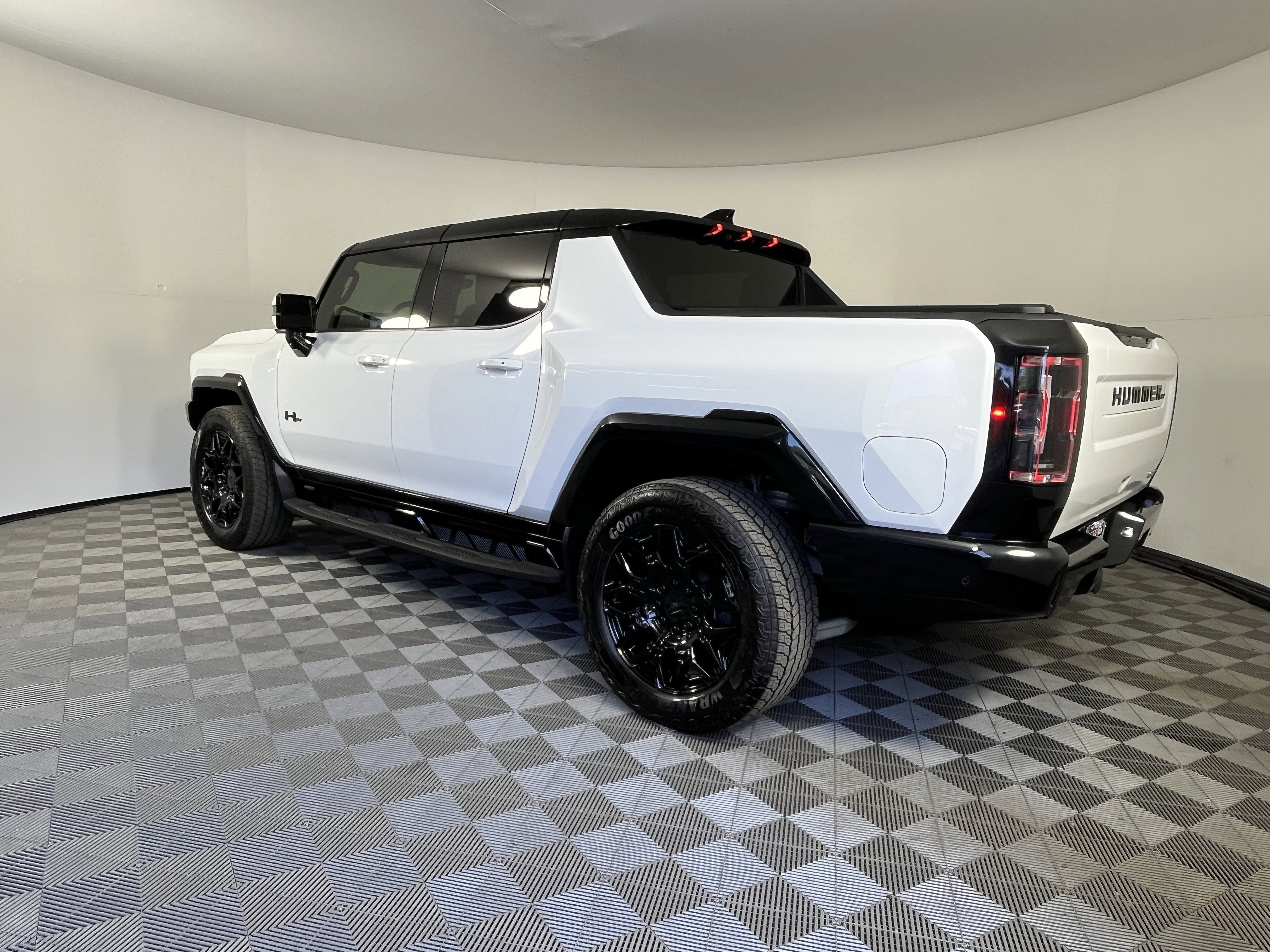Used 2025 GMC Hummer EV 3X w/ Battery Pack, 24 Module Pack AWD/4WD image 3