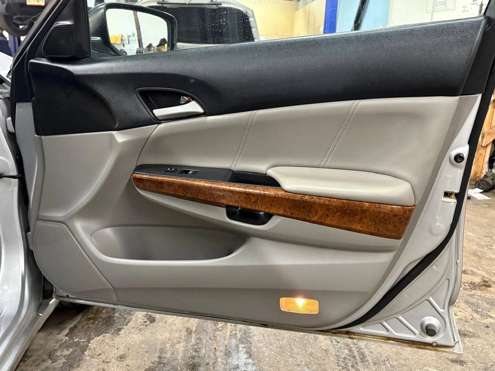 Used 2012 Honda Accord EX-L image 24