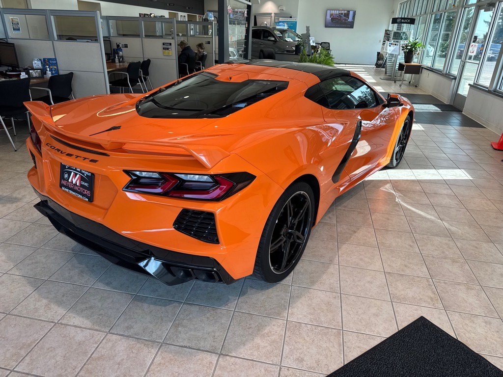 Used 2024 Chevrolet Corvette Stingray Premium Cpe w/ Z51 Performance Package RWD image 5