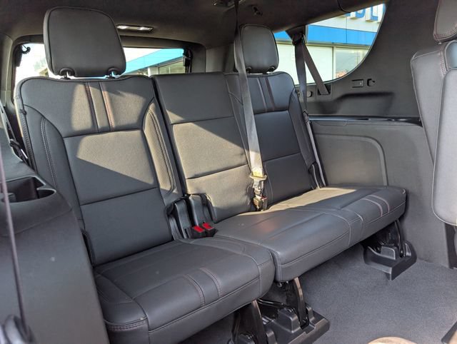 Used 2023 Chevrolet Suburban RST w/ Luxury Package AWD/4WD image 5