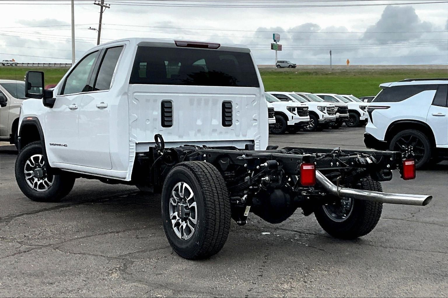 New 2026 GMC Sierra 3500 SLE w/ SLE Convenience Package AWD/4WD image 3