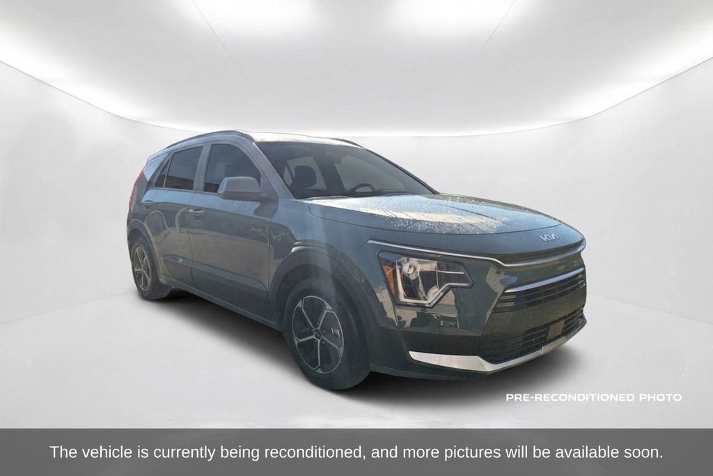 Used 2025 Kia Niro EX FWD image 3