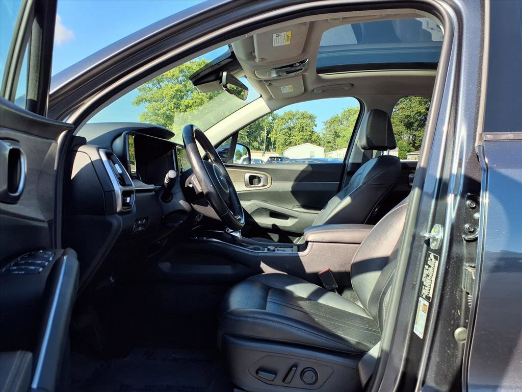 Used 2022 Kia Sorento EX w/ Panoramic Sunroof Package image 22