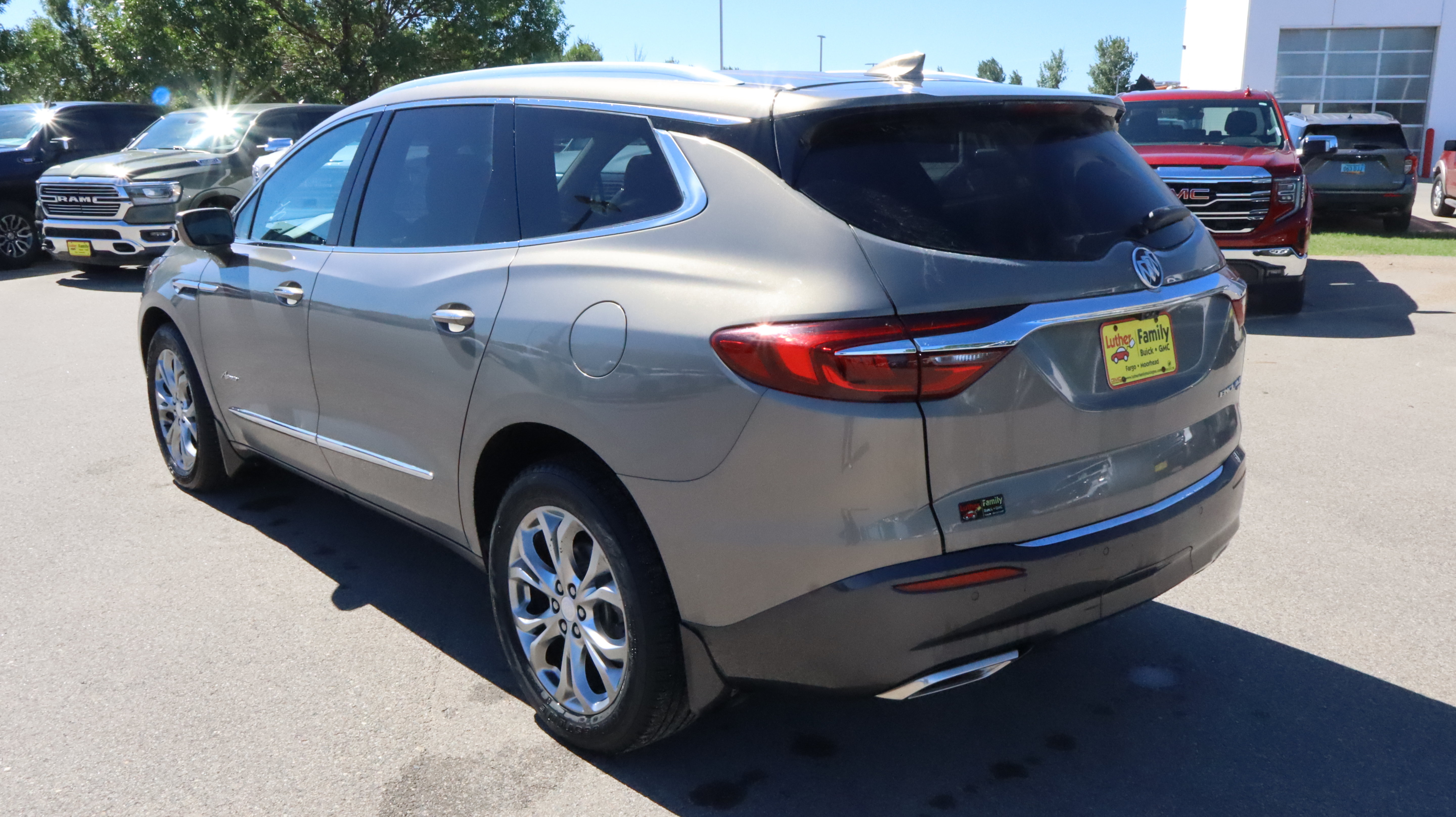 Used 2019 Buick Enclave Avenir w/ Avenir Technology Package AWD/4WD image 5