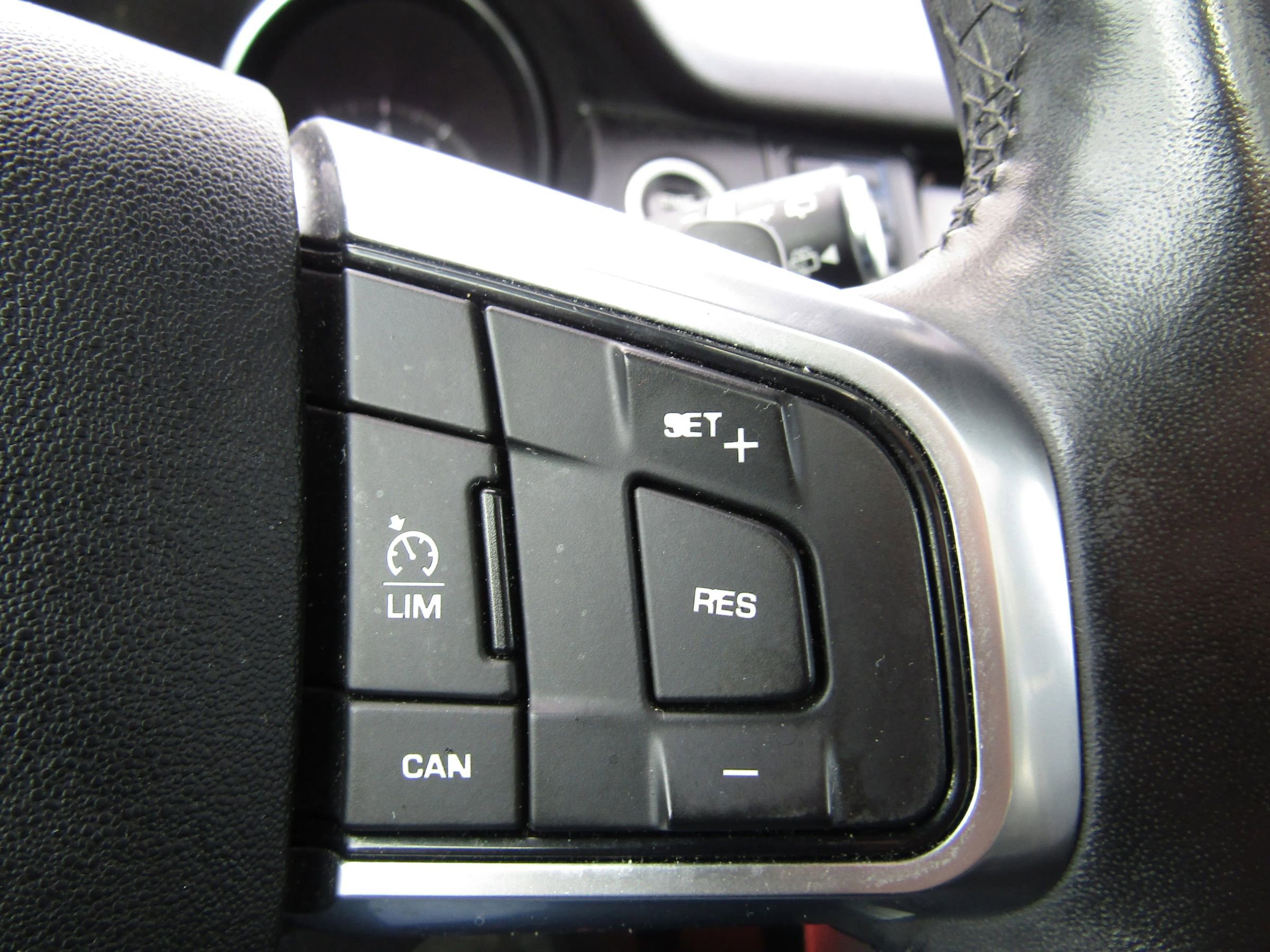 Used 2019 Land Rover Discovery Sport HSE image 41