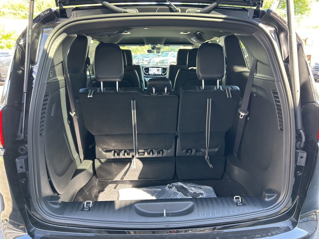 New 2026 Chrysler Voyager LX image 33