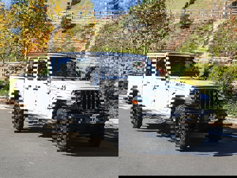 Used 2023 Jeep Gladiator Willys image 8