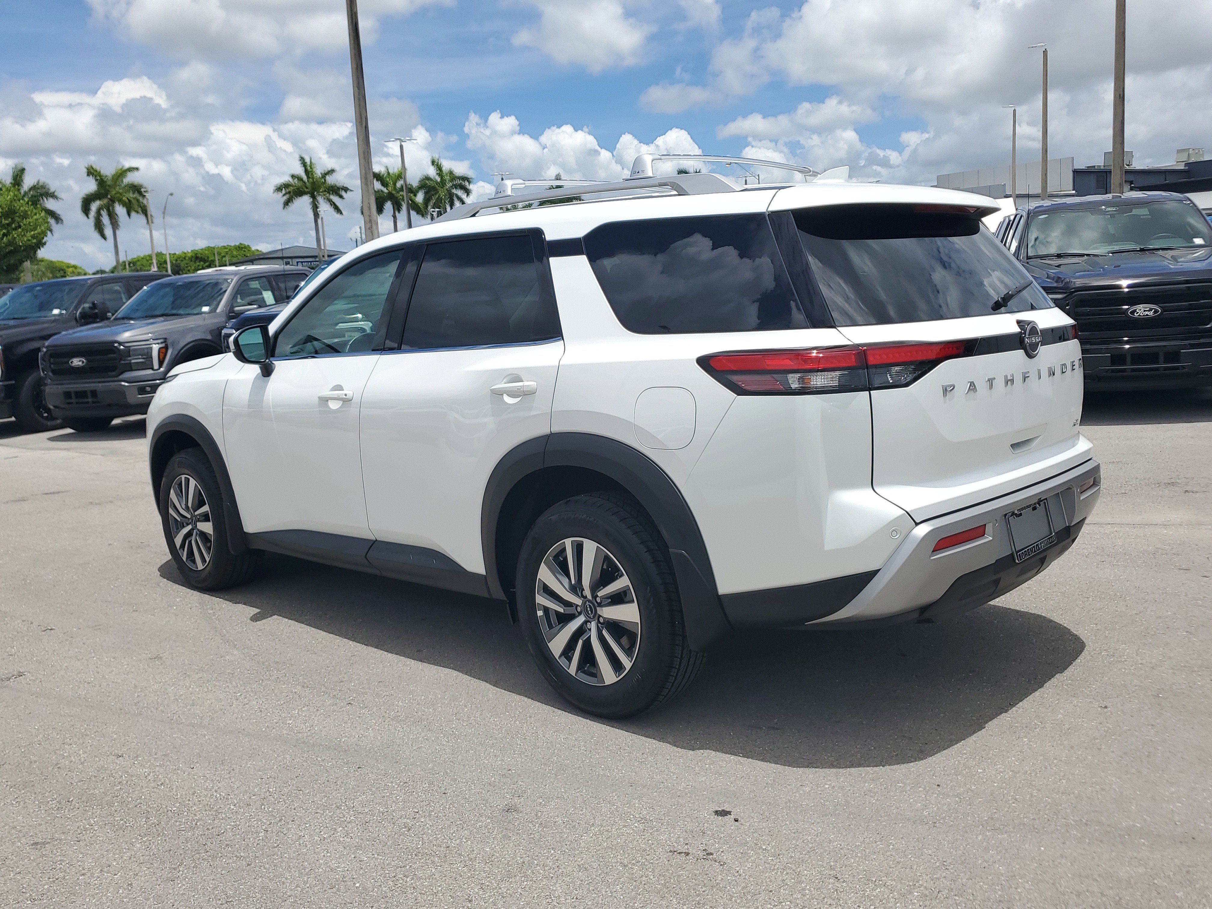 Certified 2025 Nissan Pathfinder SL image 7