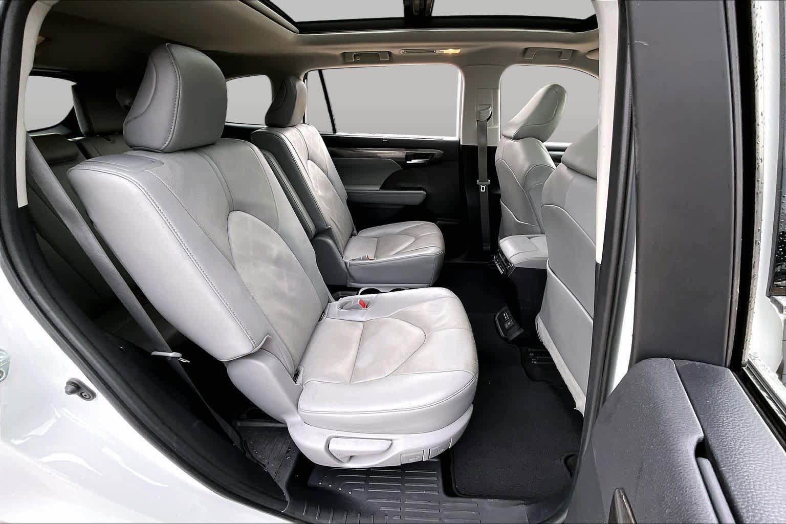 Used 2023 Toyota Highlander Platinum FWD image 19