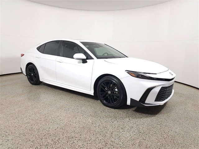 Used 2025 Toyota Camry SE image 4