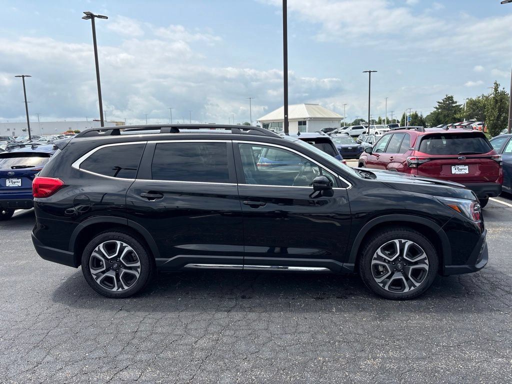 Used 2023 Subaru Ascent Limited AWD/4WD image 2