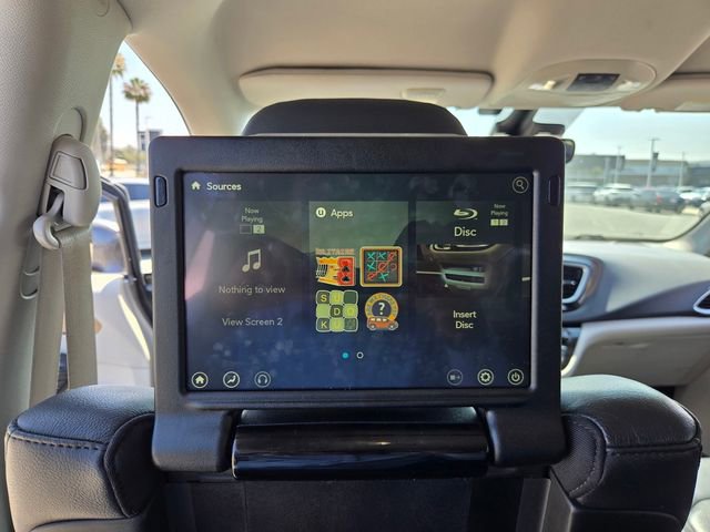 Used 2017 Chrysler Pacifica Touring-L Plus FWD image 16