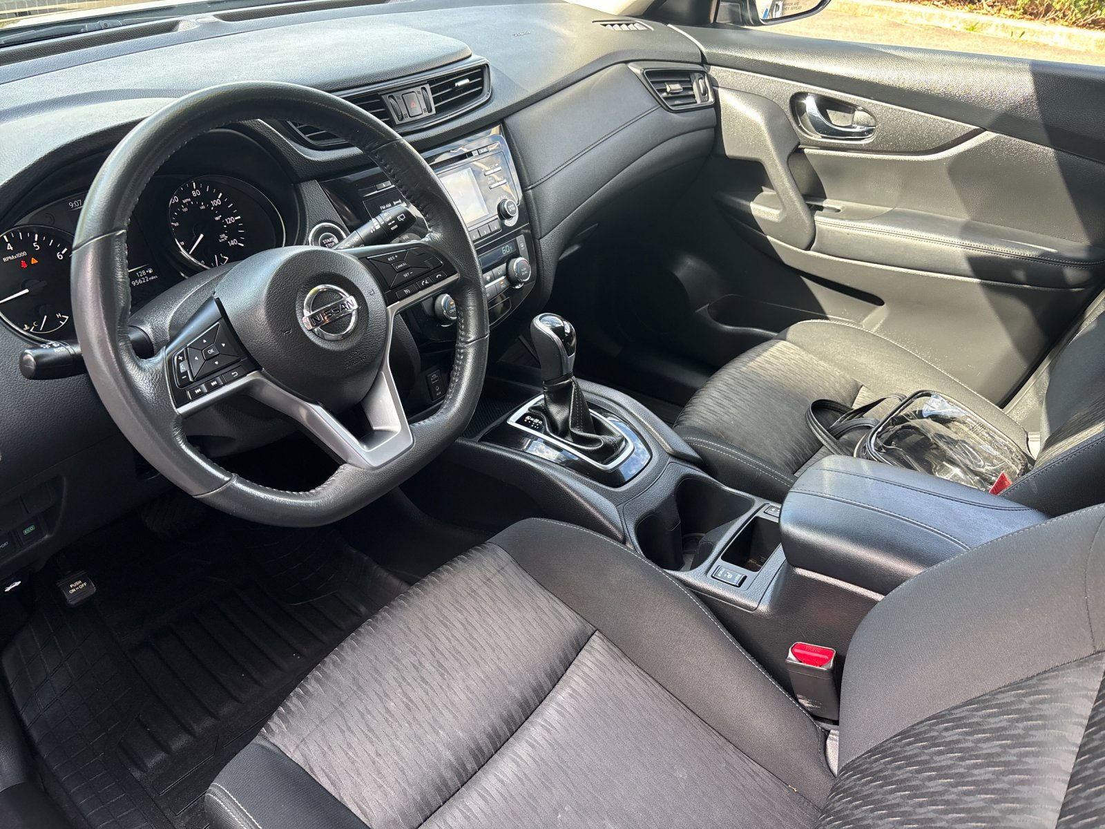 Used 2017 Nissan Rogue SV AWD/4WD image 11