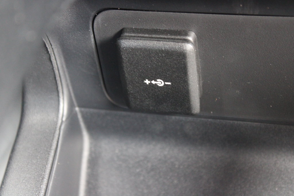 New 2026 Land Rover Defender 110 X-Dynamic SE AWD/4WD image 28