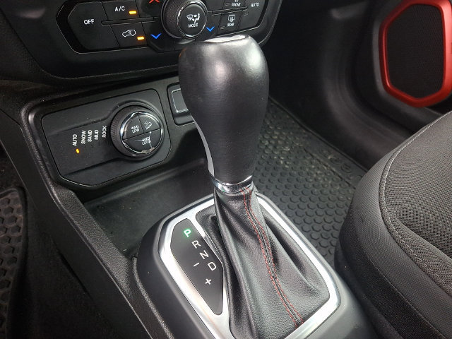 Used 2023 Jeep Renegade Trailhawk AWD/4WD image 14