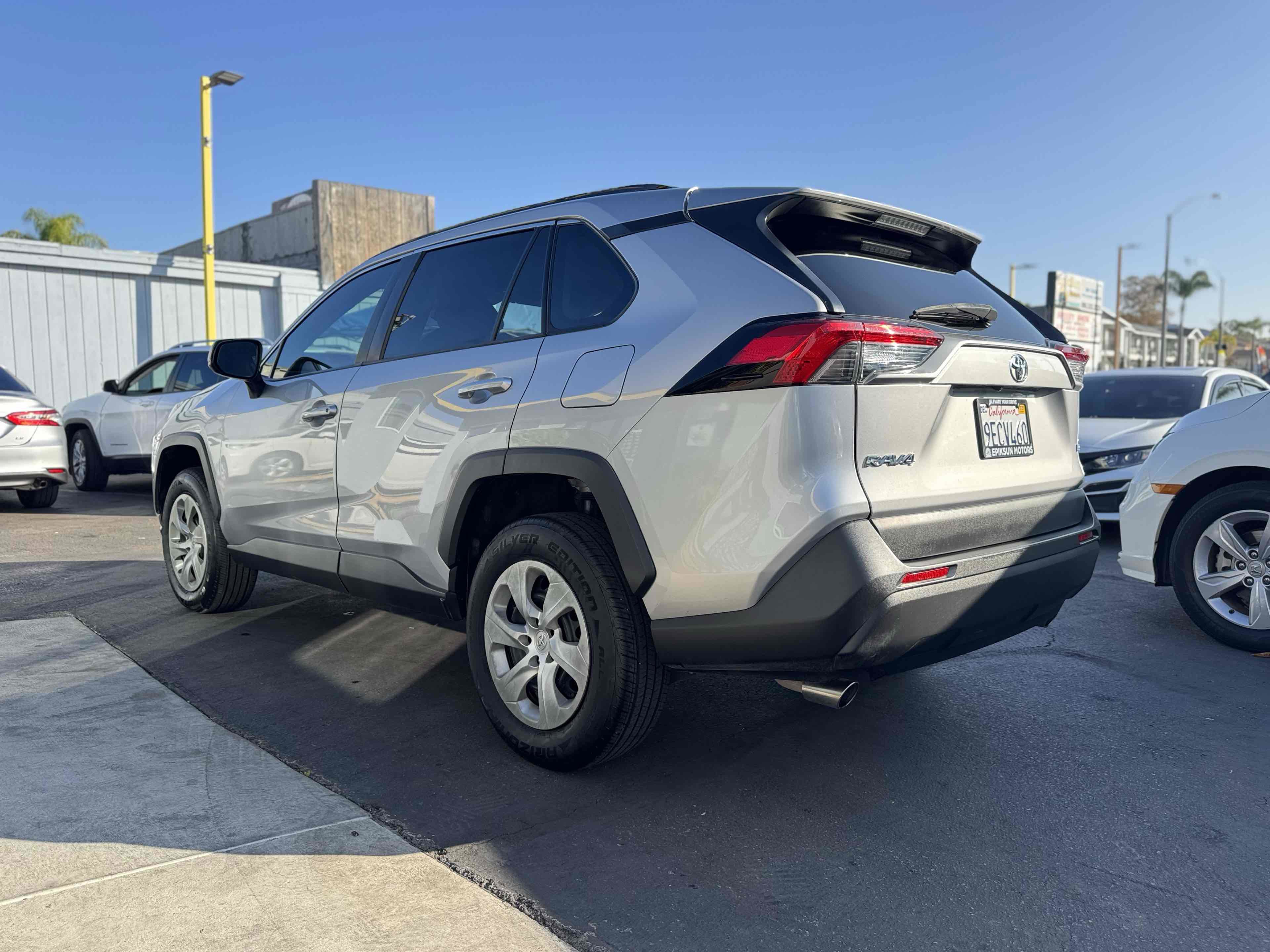 Used 2019 Toyota RAV4 LE w/ Carpet Mat Package image 6