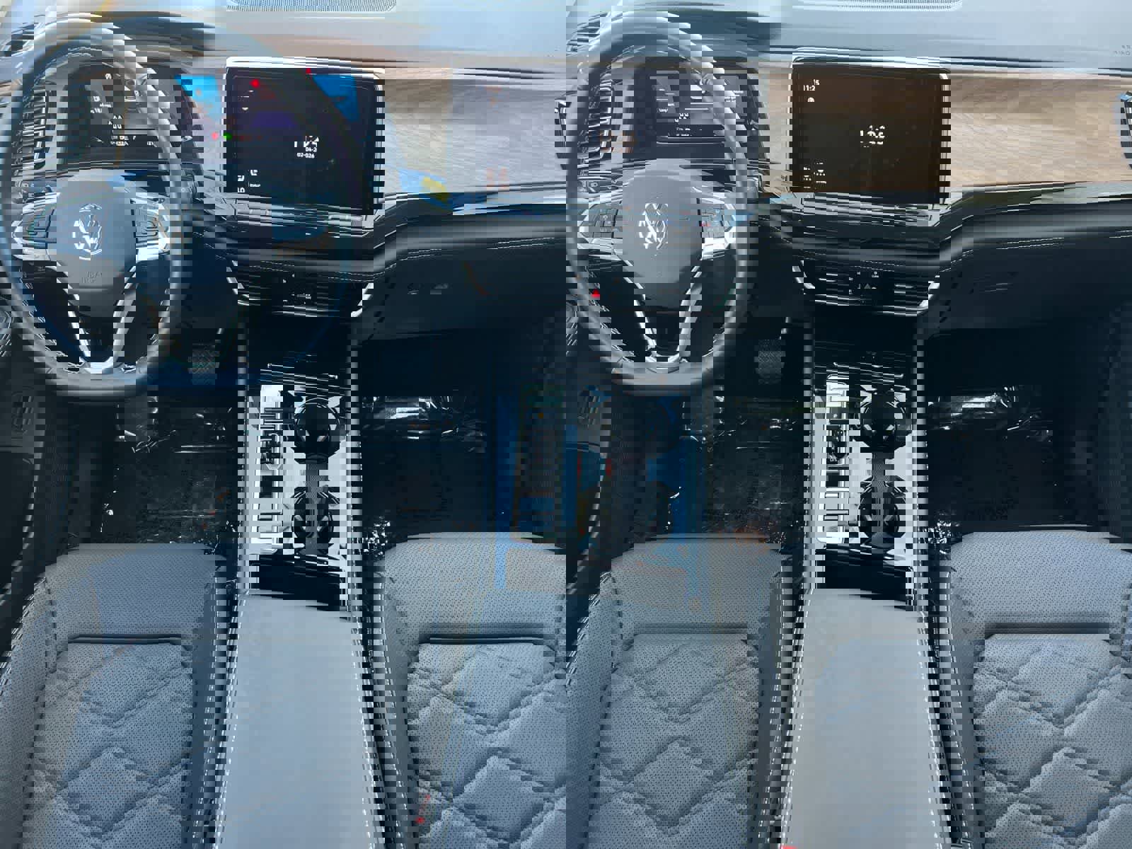 Used 2025 Volkswagen Atlas SE image 4