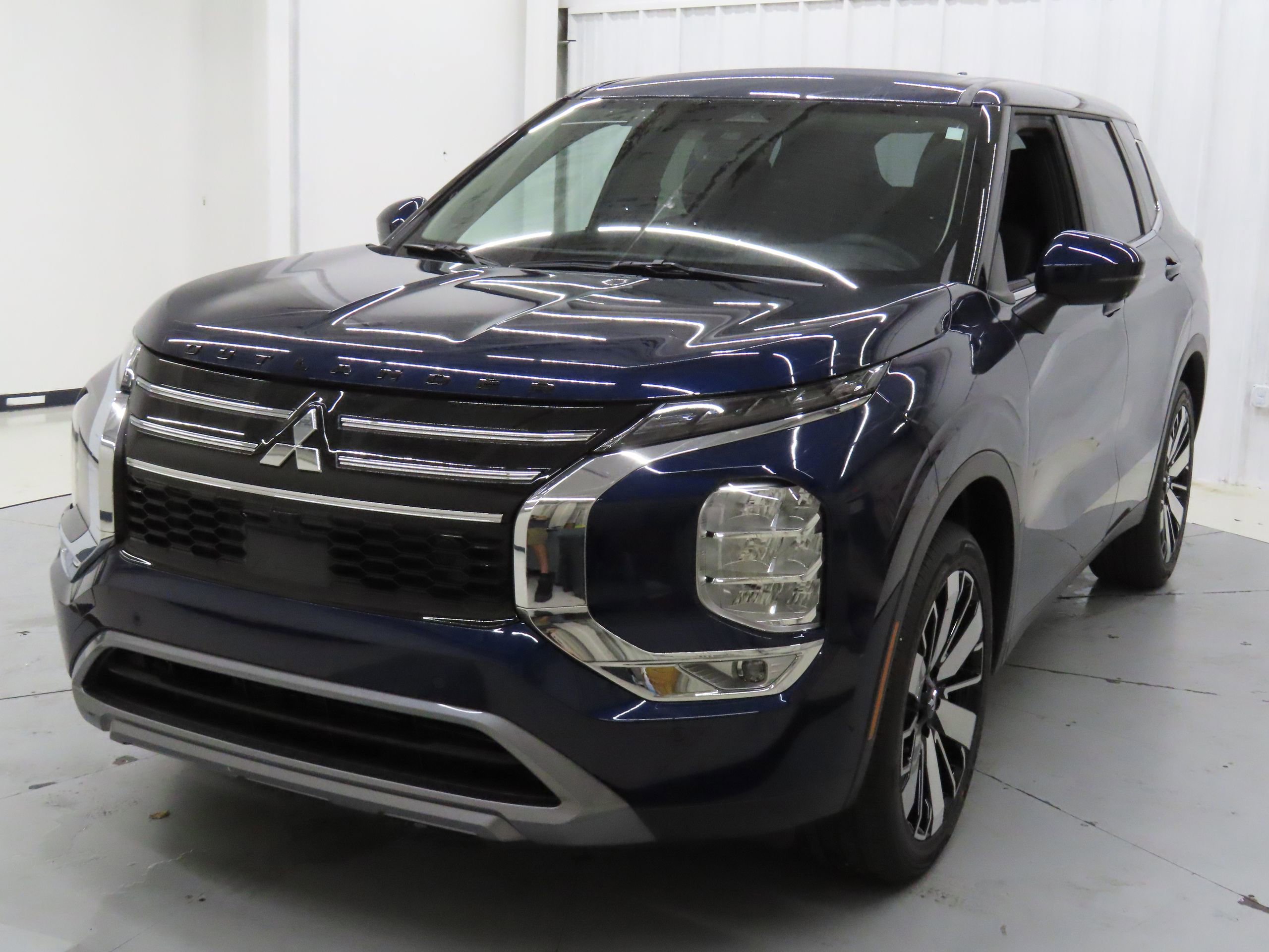 New 2025 Mitsubishi Outlander SE image 7