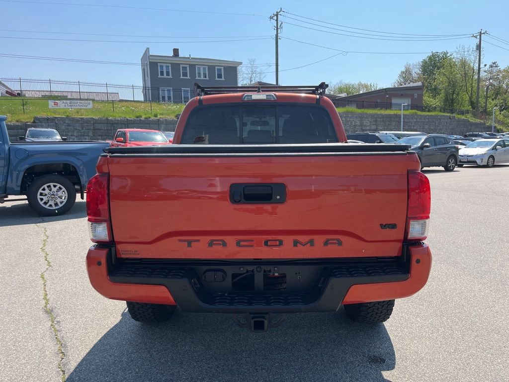 Used 2016 Toyota Tacoma TRD Off-Road w/ Premium & Technology Package AWD/4WD image 4
