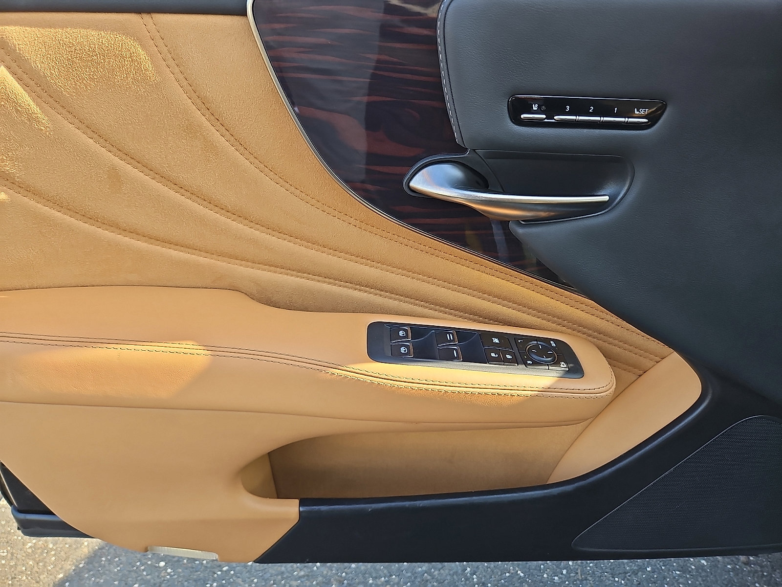 Used 2022 Lexus LS 500 AWD w/ Luxury Package image 11