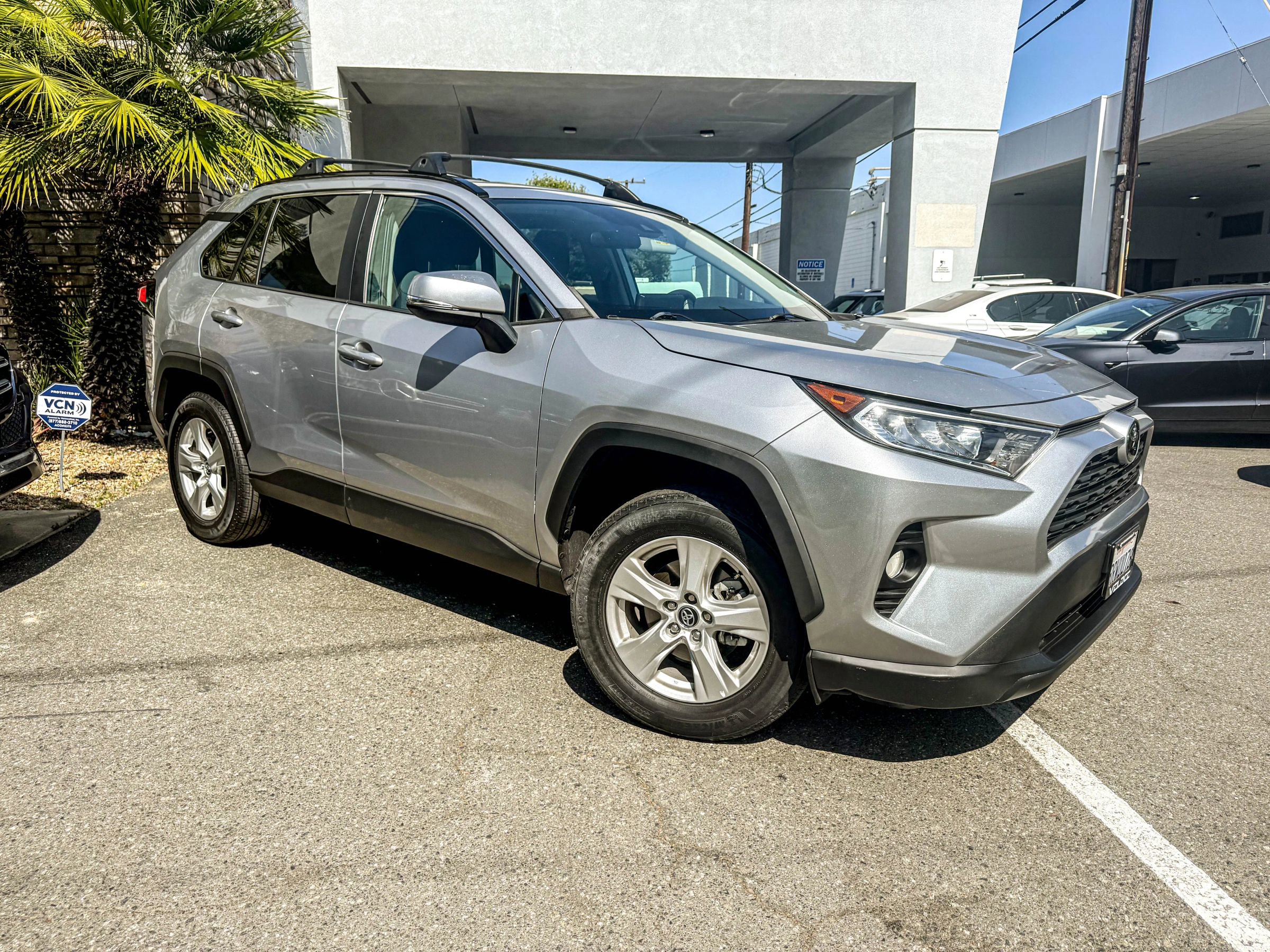 Used 2020 Toyota RAV4 XLE image 1