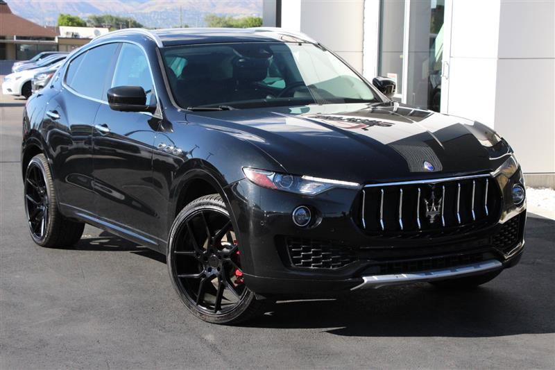 Used 2017 Maserati Levante w/ Luxury Package AWD/4WD image 2