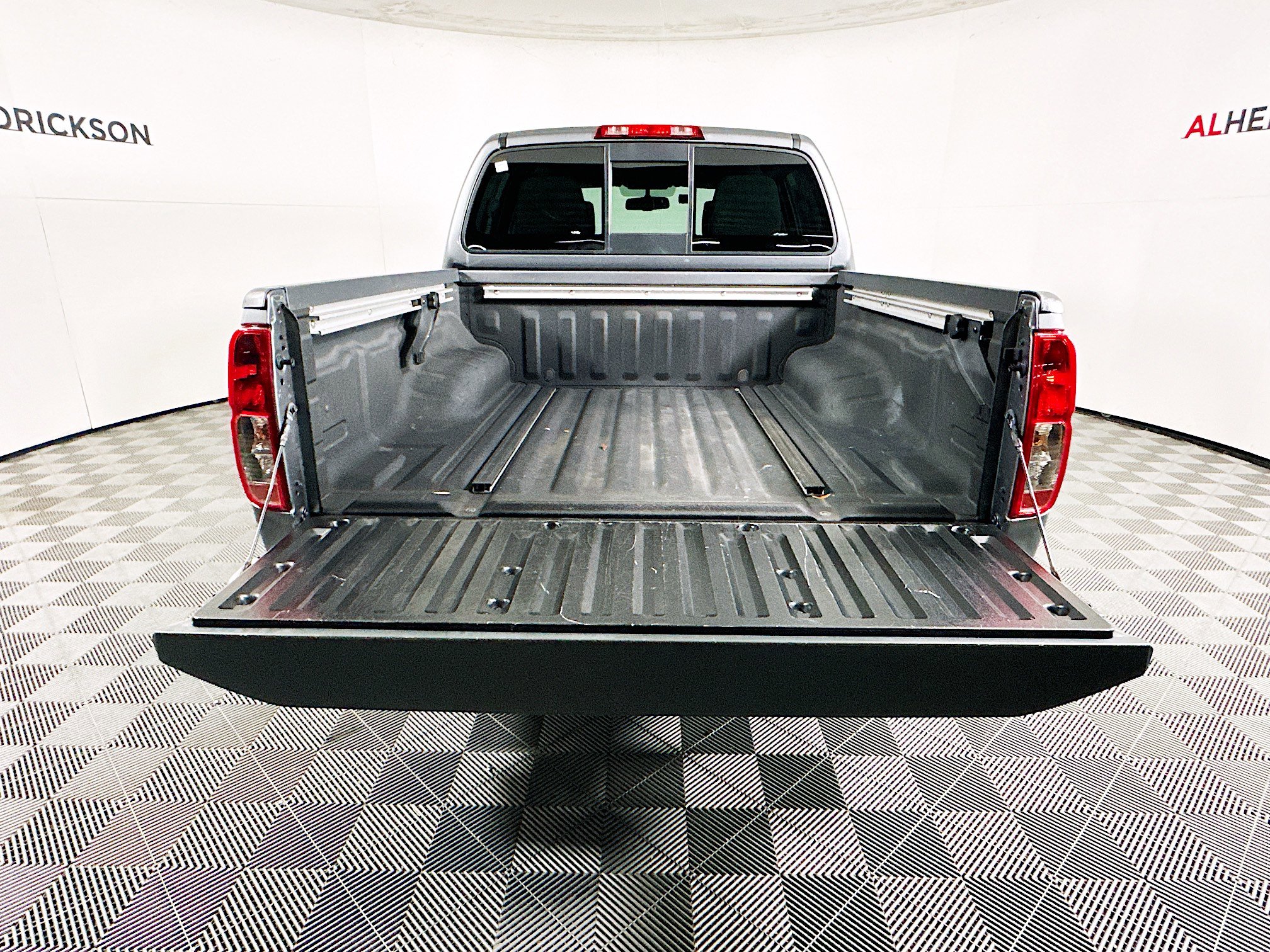 Used 2020 Nissan Frontier SV w/ Midnight Edition Floor Mats image 30