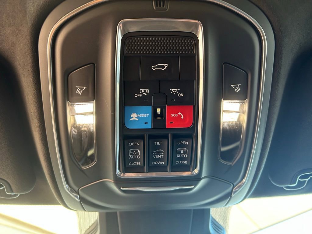 Used 2025 Jeep Wagoneer S Launch Edition image 39