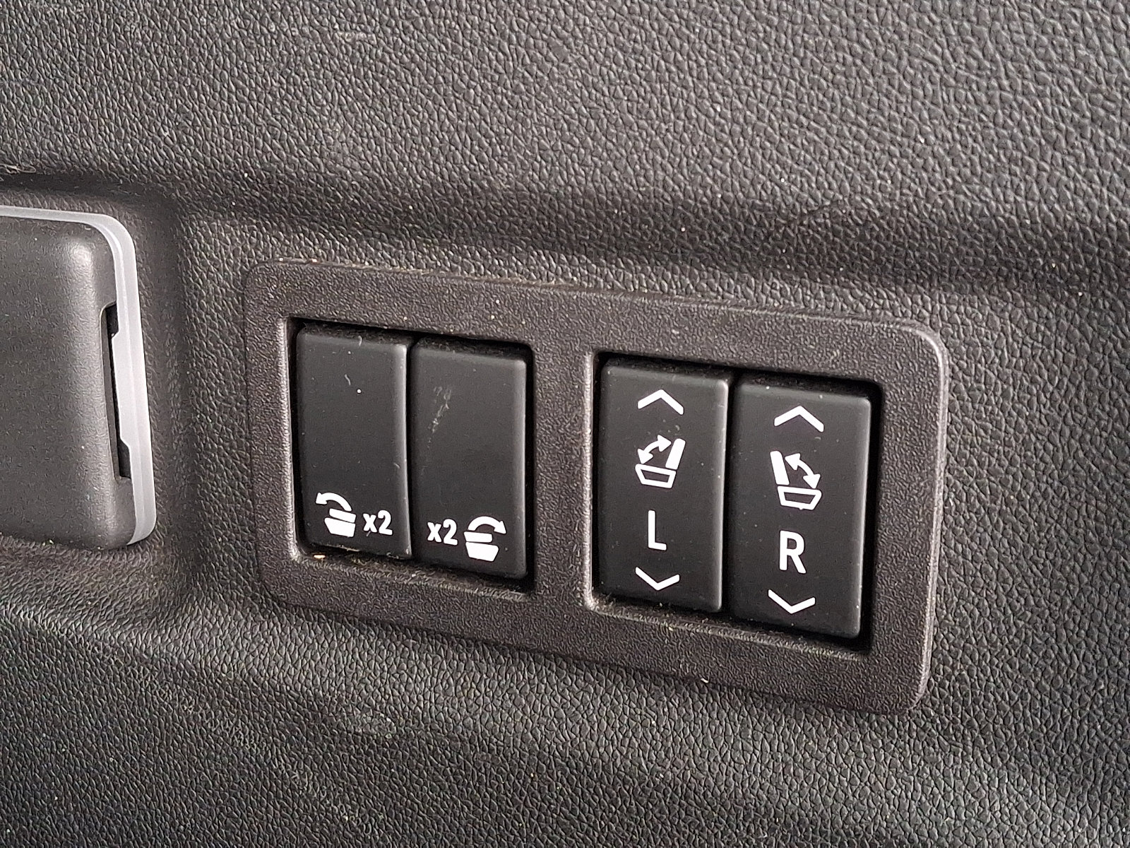 Certified 2023 GMC Yukon XL SLT w/ SLT Premium Package image 33