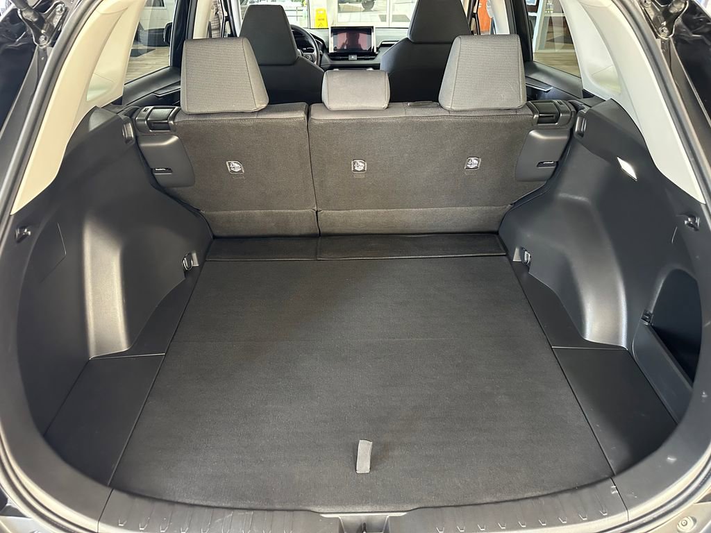 Used 2023 Toyota RAV4 LE AWD/4WD image 36