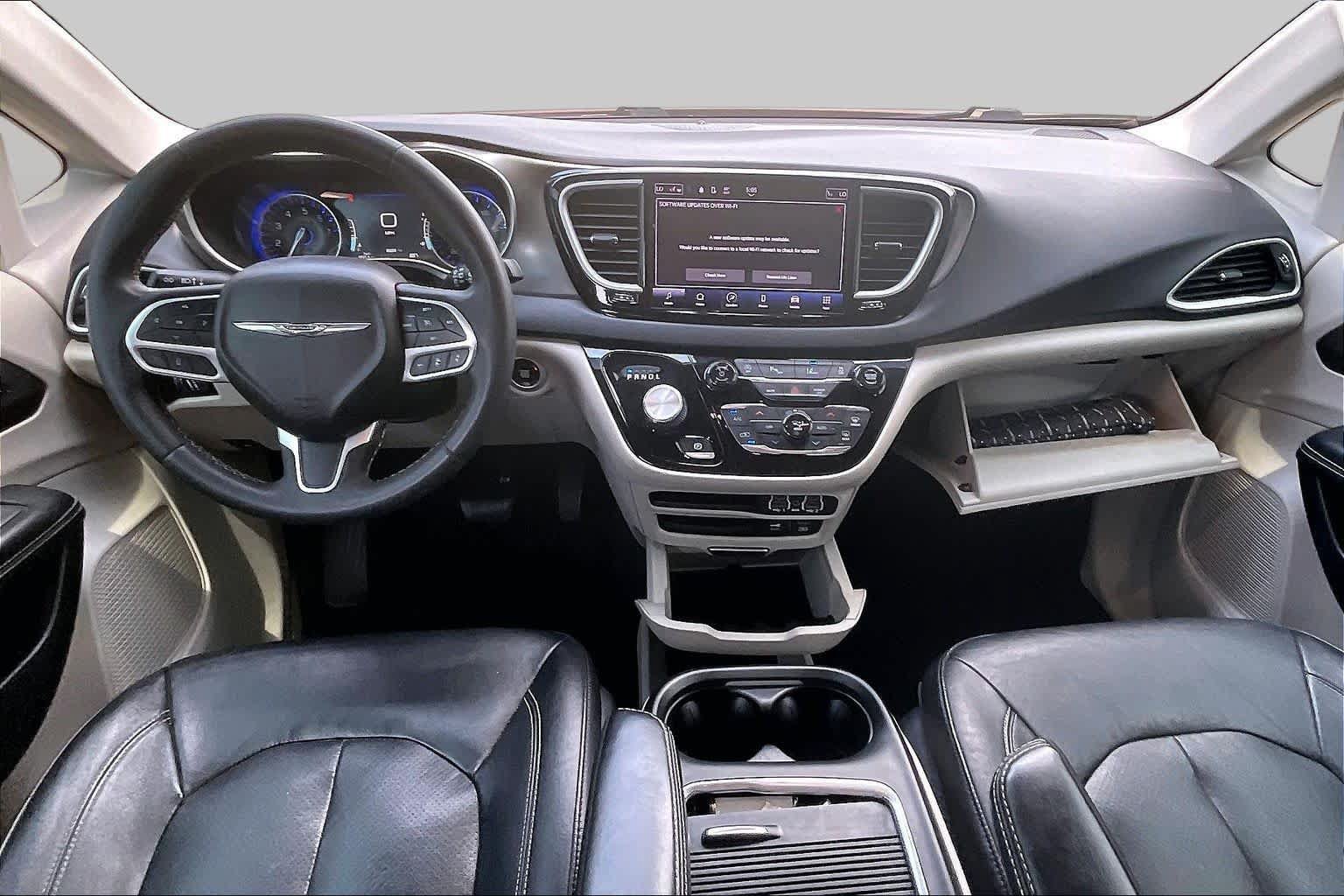 Used 2022 Chrysler Pacifica Touring-L FWD image 15