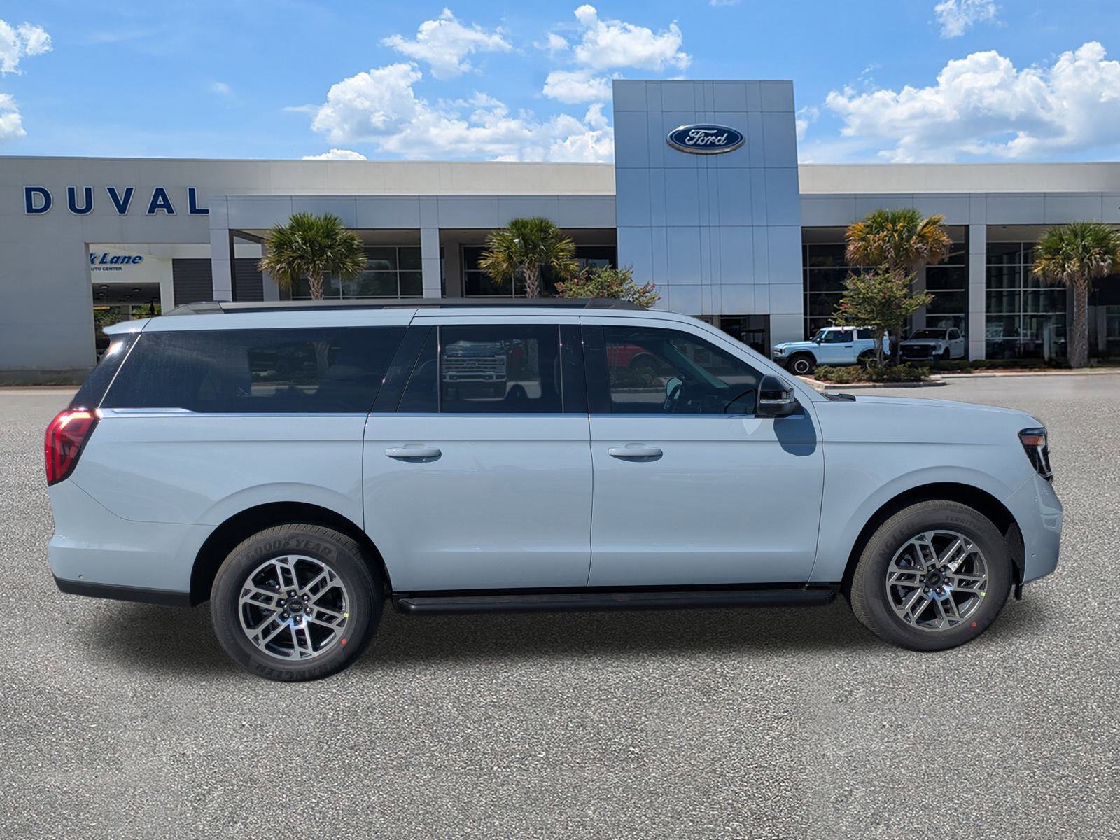 New 2025 Ford Expedition Max Active image 2