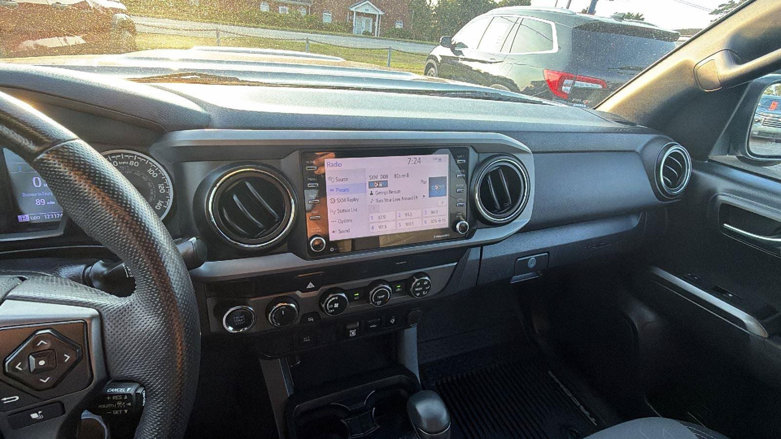 Used 2020 Toyota Tacoma TRD Sport AWD/4WD image 30
