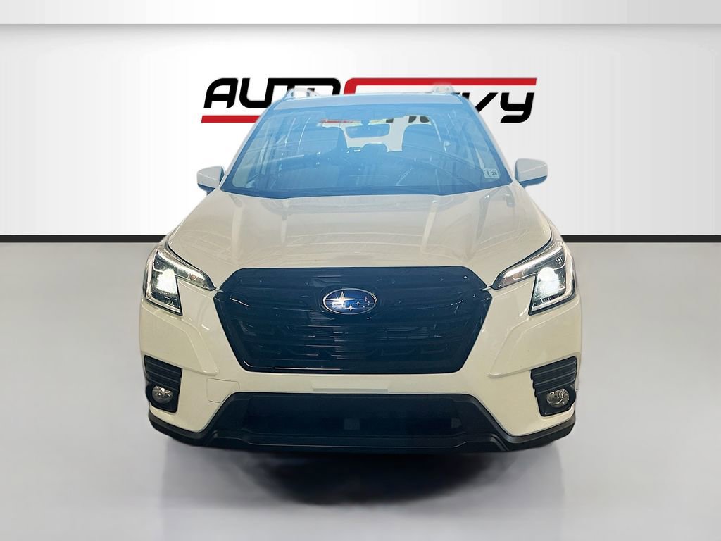 Used 2023 Subaru Forester Premium image 2