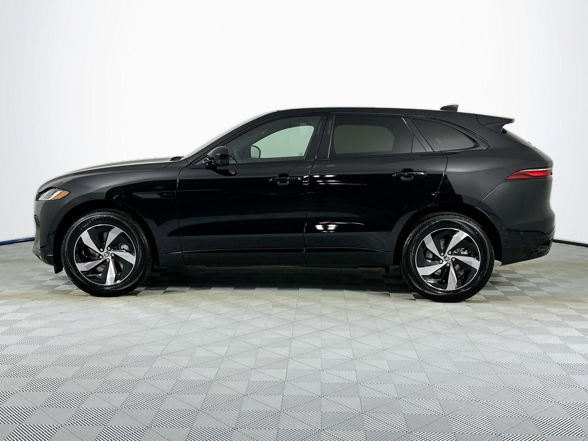 Certified 2026 Jaguar F-PACE R-Dynamic S AWD/4WD image 8
