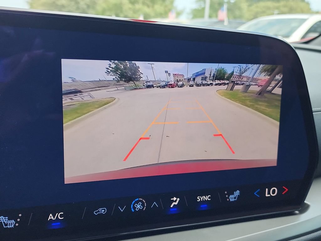 Used 2025 Chevrolet Traverse LT FWD image 17