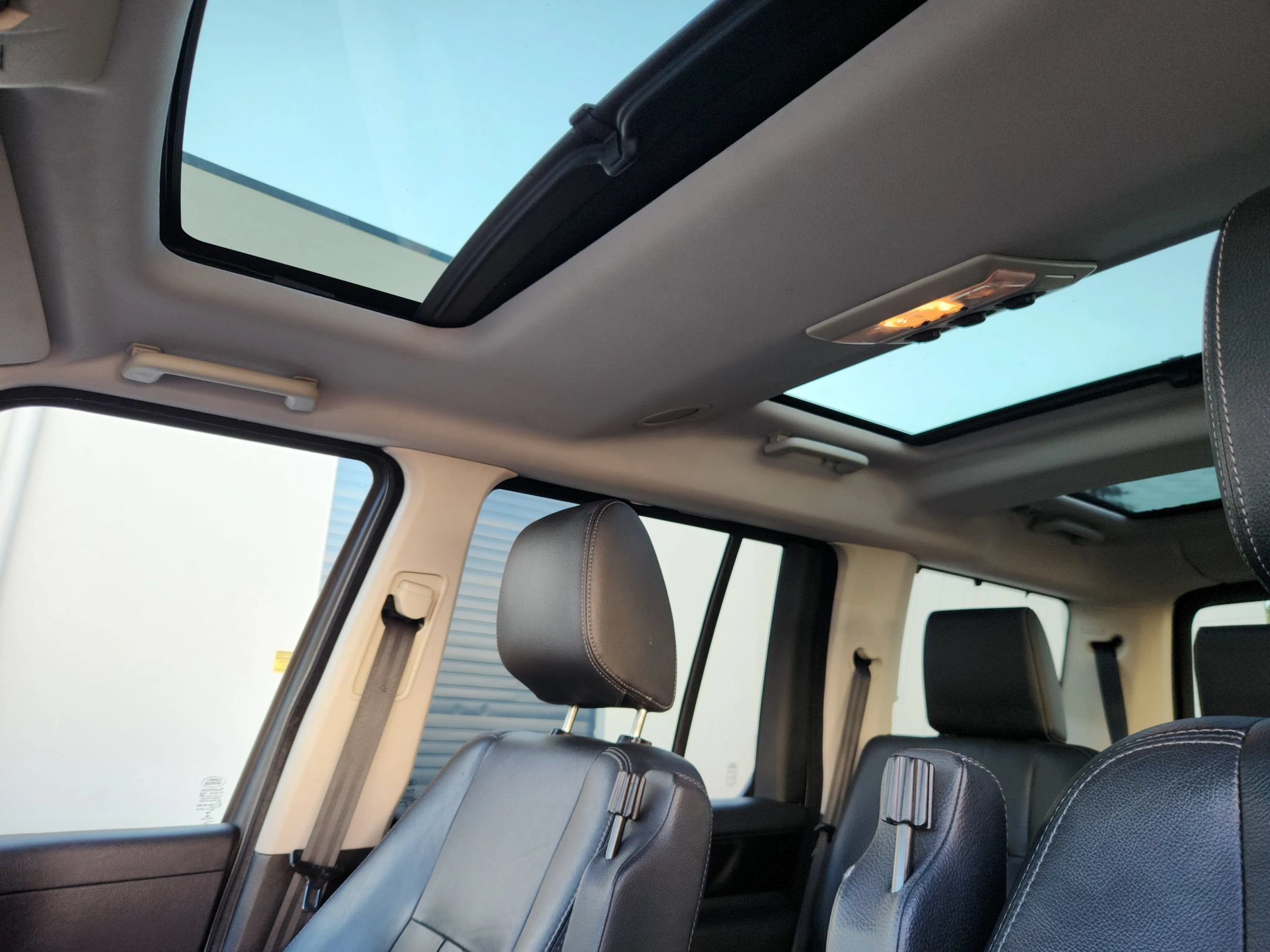 Used 2015 Land Rover LR4 HSE AWD/4WD image 17