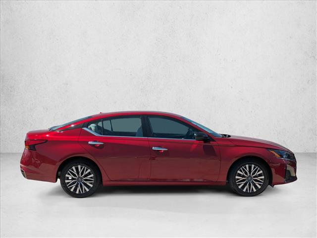 Used 2025 Nissan Altima 2.5 SV FWD image 4