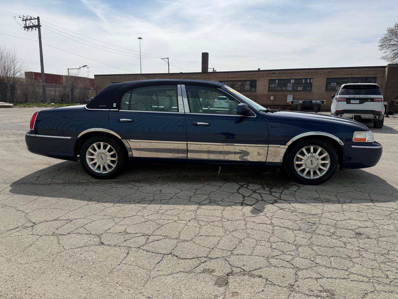 Used 2007 Lincoln Town Car Signature RWD image 5