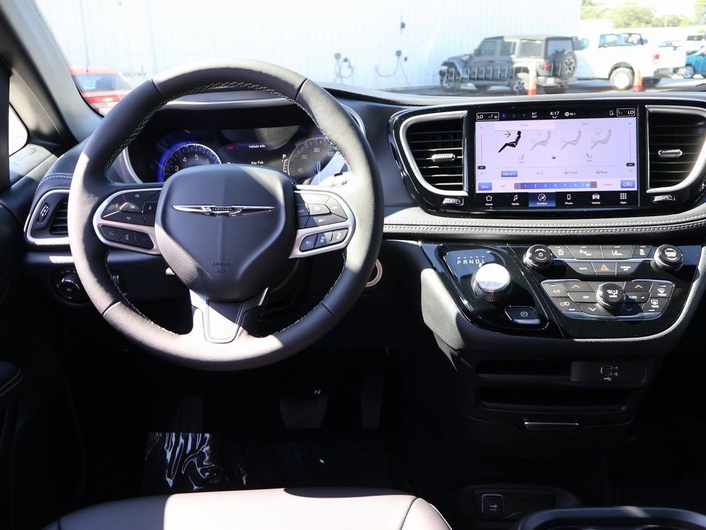 New 2026 Chrysler Pacifica Select FWD image 18