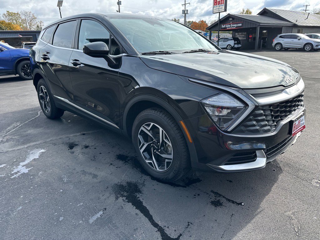 Used 2023 Kia Sportage LX image 3