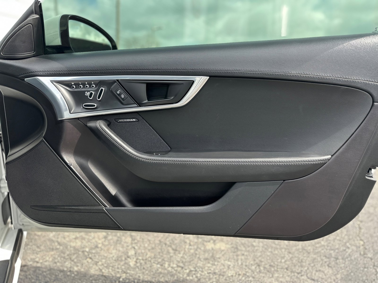 Used 2019 Jaguar F-TYPE Convertible RWD image 31